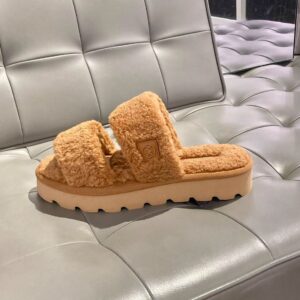 Kremowe kapcie Michael Kors